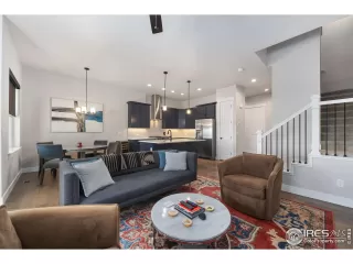 Photo #5: 1027607 Listing