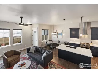 Photo #6: 1027607 Listing