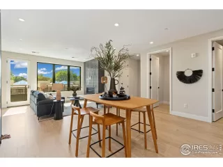 Photo #2: 1027665 Listing