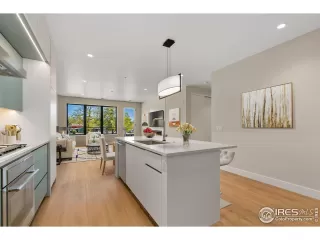 Photo #4: 1027666 Listing