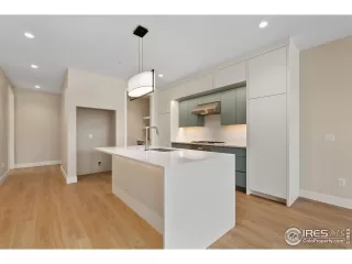 Photo #5: 1027666 Listing