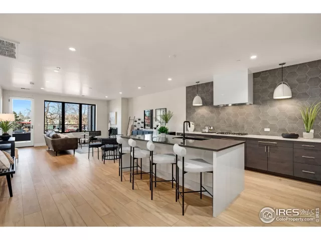 MLS: 1027667 Condo For Sale