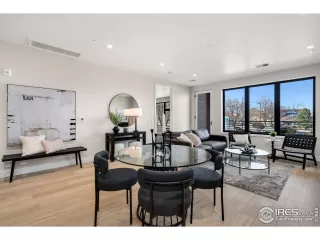 Photo #2: 1027667 Listing