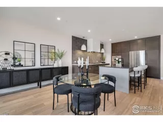 Photo #3: 1027667 Listing