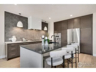 Photo #6: 1027667 Listing