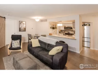 Photo #4: 1027714 Listing