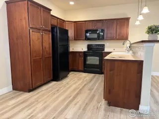 Photo #6: 1027748 Listing