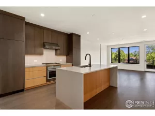 Photo #3: 1027762 Listing