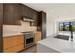 Photo #4: 1027762 Listing