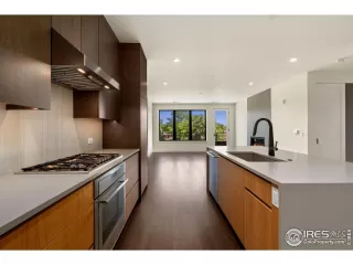 Photo #5: 1027762 Listing