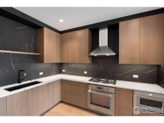 Photo #2: 1027763 Listing