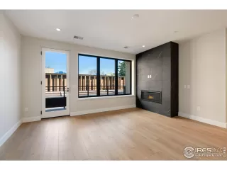 Photo #4: 1027763 Listing