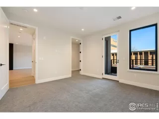 Photo #6: 1027763 Listing