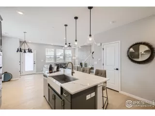 Photo #5: 1027767 Listing