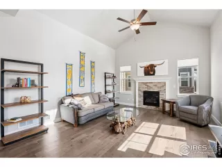 Photo #4: 1027797 Listing