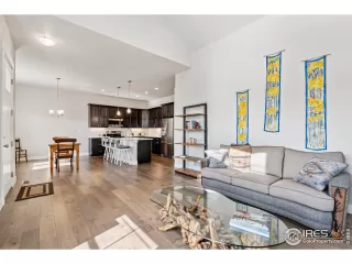 Photo #5: 1027797 Listing