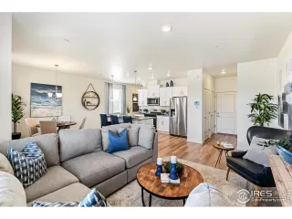 Photo #3: 1027846 Listing