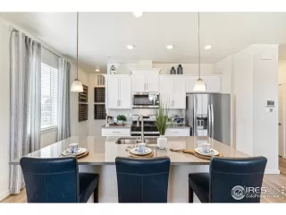 Photo #5: 1027846 Listing