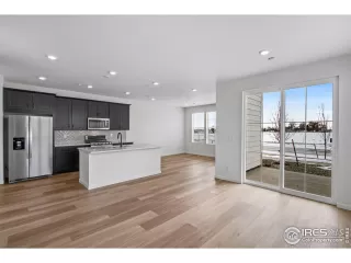 Photo #5: 1027888 Listing