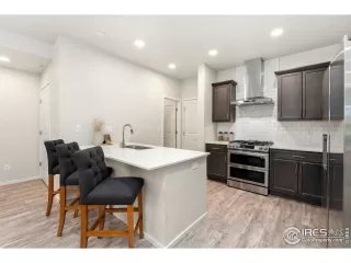 Photo #2: 1027909 Listing