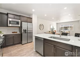 Photo #4: 1027909 Listing