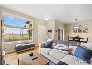 Photo #5: 1027911 Listing