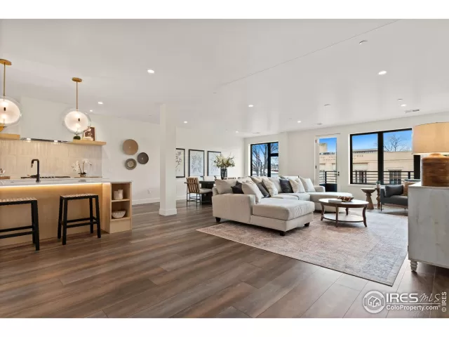 MLS: 1027913 Condo For Sale