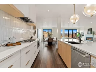 Photo #4: 1027913 Listing