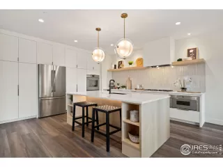 Photo #5: 1027913 Listing