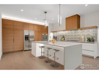 Photo #2: 1027915 Listing