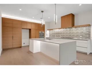 Photo #3: 1027915 Listing