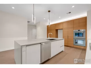 Photo #4: 1027915 Listing