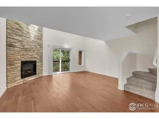 Photo #5: 1027967 Listing