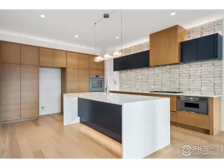 Photo #2: 1027980 Listing