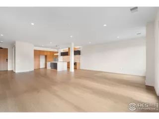 Photo #5: 1027980 Listing