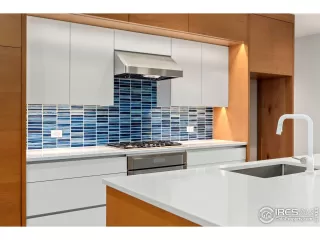 Photo #2: 1027981 Listing 