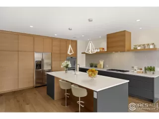 Photo #2: 1027982 Listing