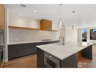 Photo #3: 1027982 Listing