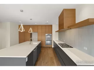 Photo #4: 1027982 Listing