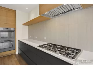 Photo #5: 1027982 Listing