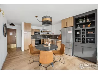 Photo #5: 1028006 Listing