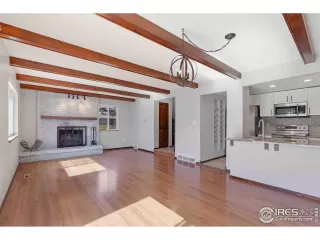 Photo #4: 1028019 Listing