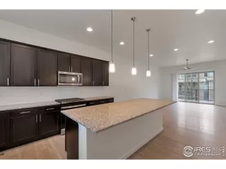 Photo #2: 1028036 Listing