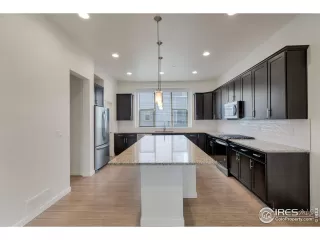 Photo #4: 1028036 Listing