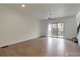 Photo #5: 1028036 Listing