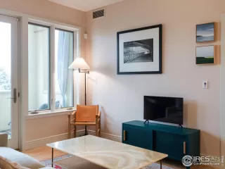 Photo #5: 1028057 Listing