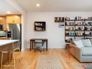 Photo #6: 1028057 Listing