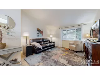 Photo #4: 1028158 Listing