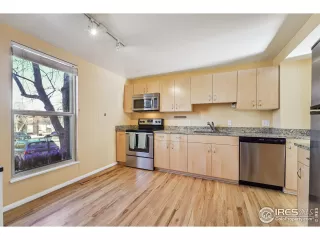 Photo #5: 1028211 Listing