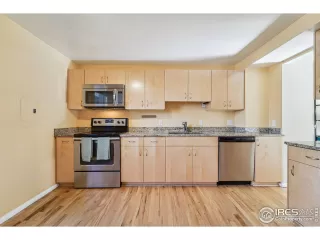 Photo #6: 1028211 Listing